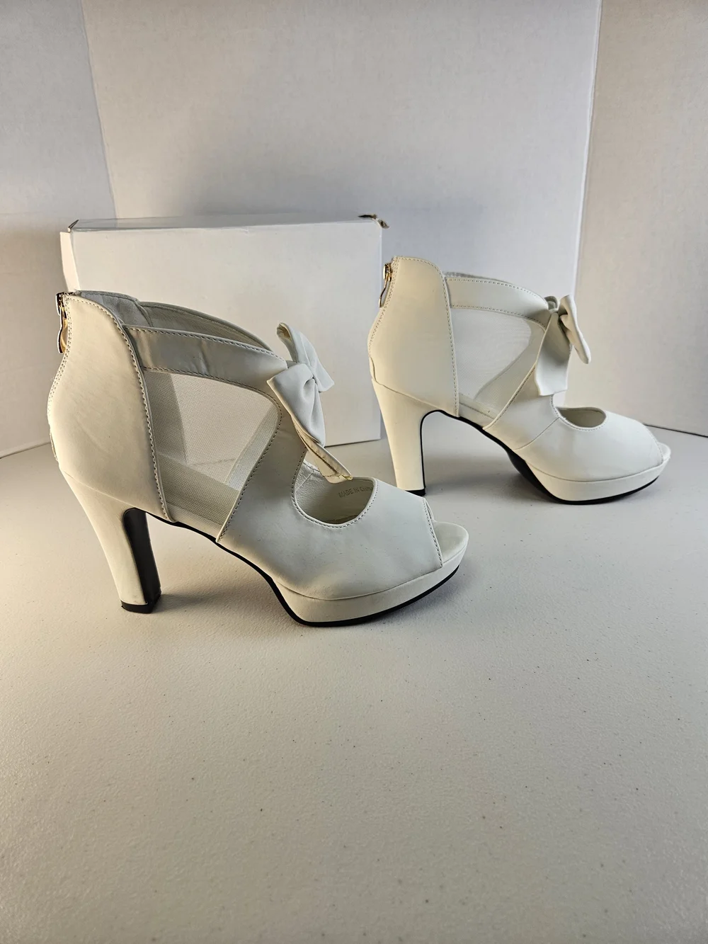 Women’s White Peep-Toe Bow Platform Heels Size 9 EURO 40